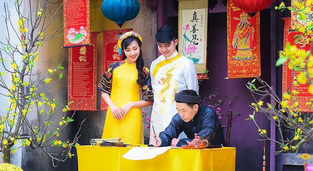 câu đối đỏ trang trí tết