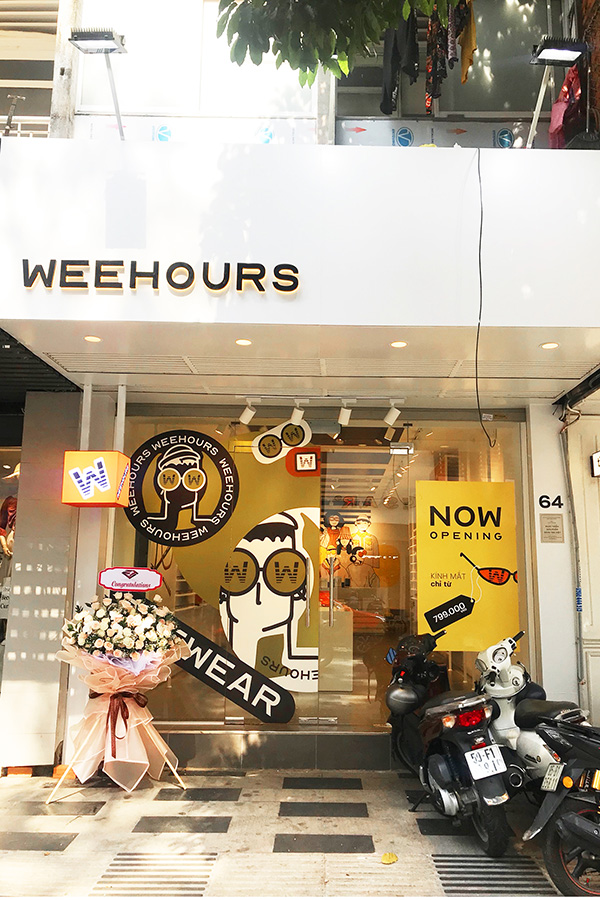 khai trương cửa hàng mắt kính weehours