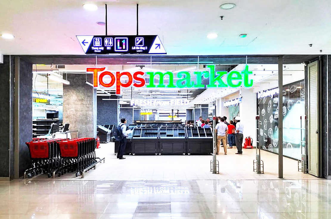 tops market moonlight plaza