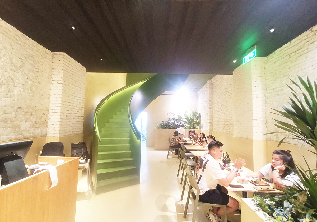 nhà hàng morico cầu thang xoắn