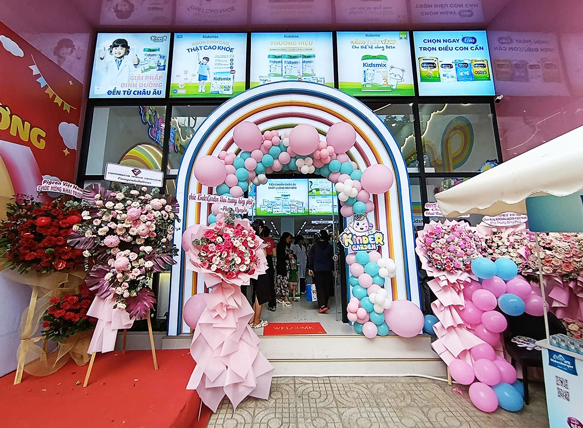 cửa hàng mẹ và bé kindergarden