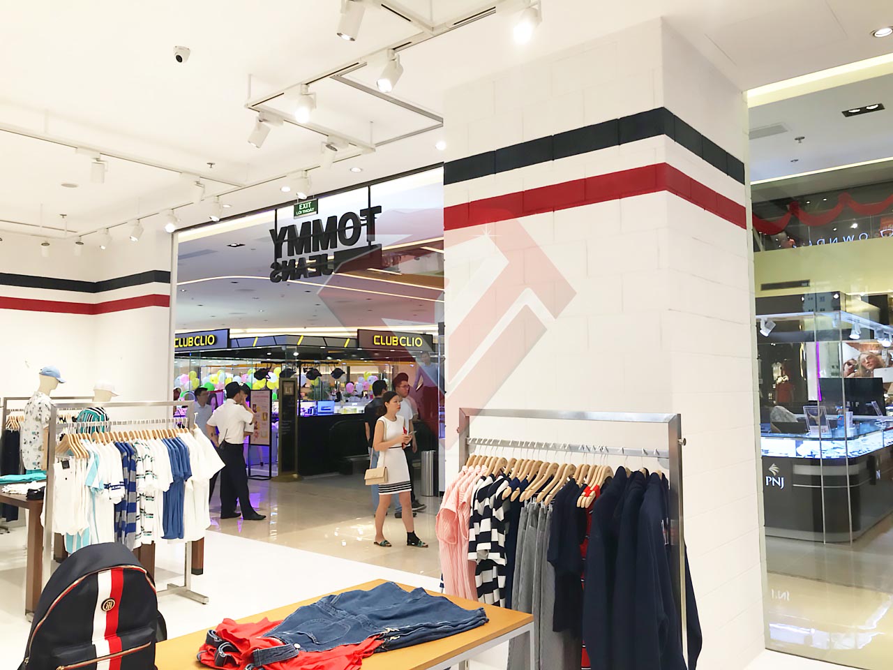 cửa hàng tommy jeans starcity