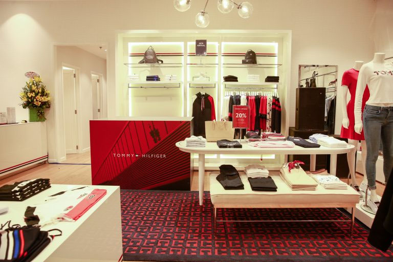 nội thất cửa hàng tommy hilfiger