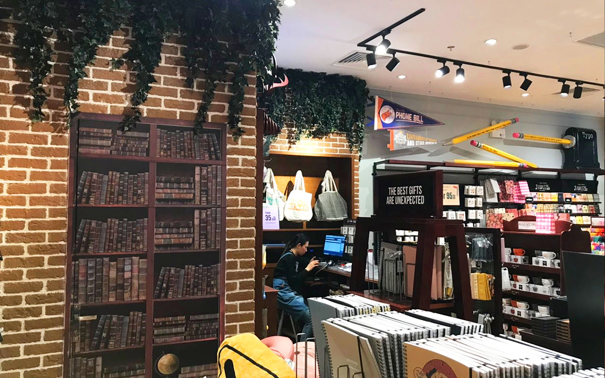 thi công cửa hàng typo goldcoast nha trang