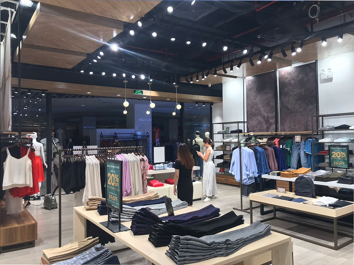 thiết kế cửa hàng banana republic
